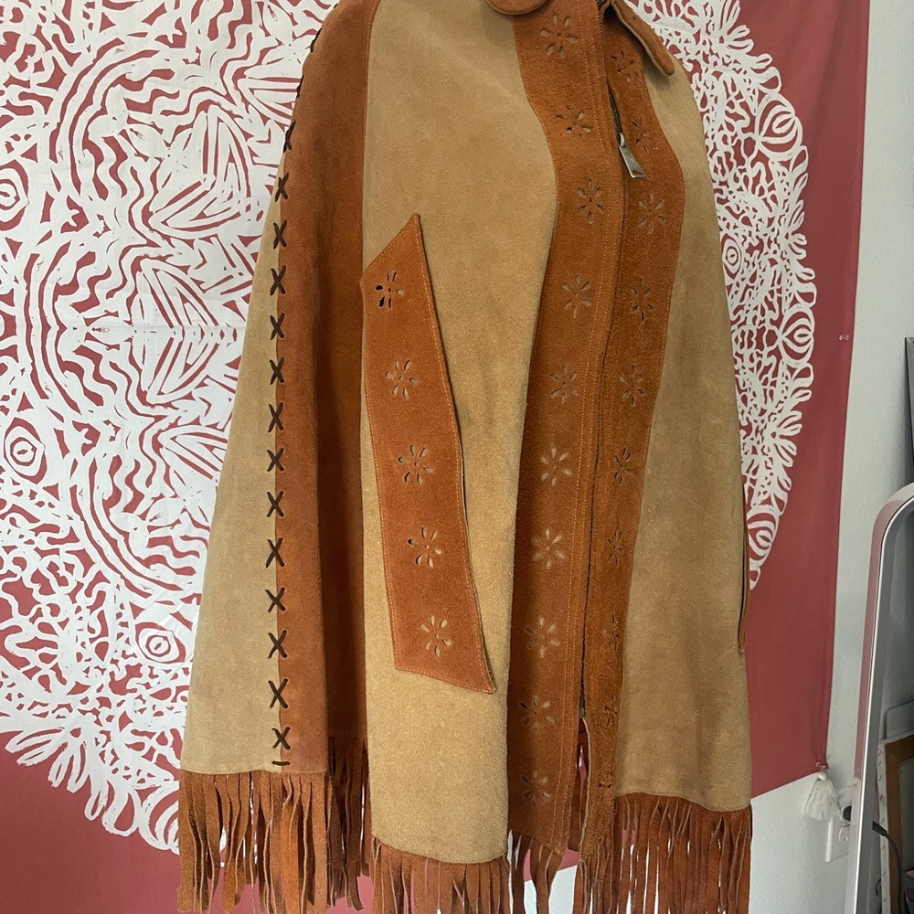 vintage 1960s two-tone brown suede leather fringe poncho by genuine leather - Picture 3 of 14